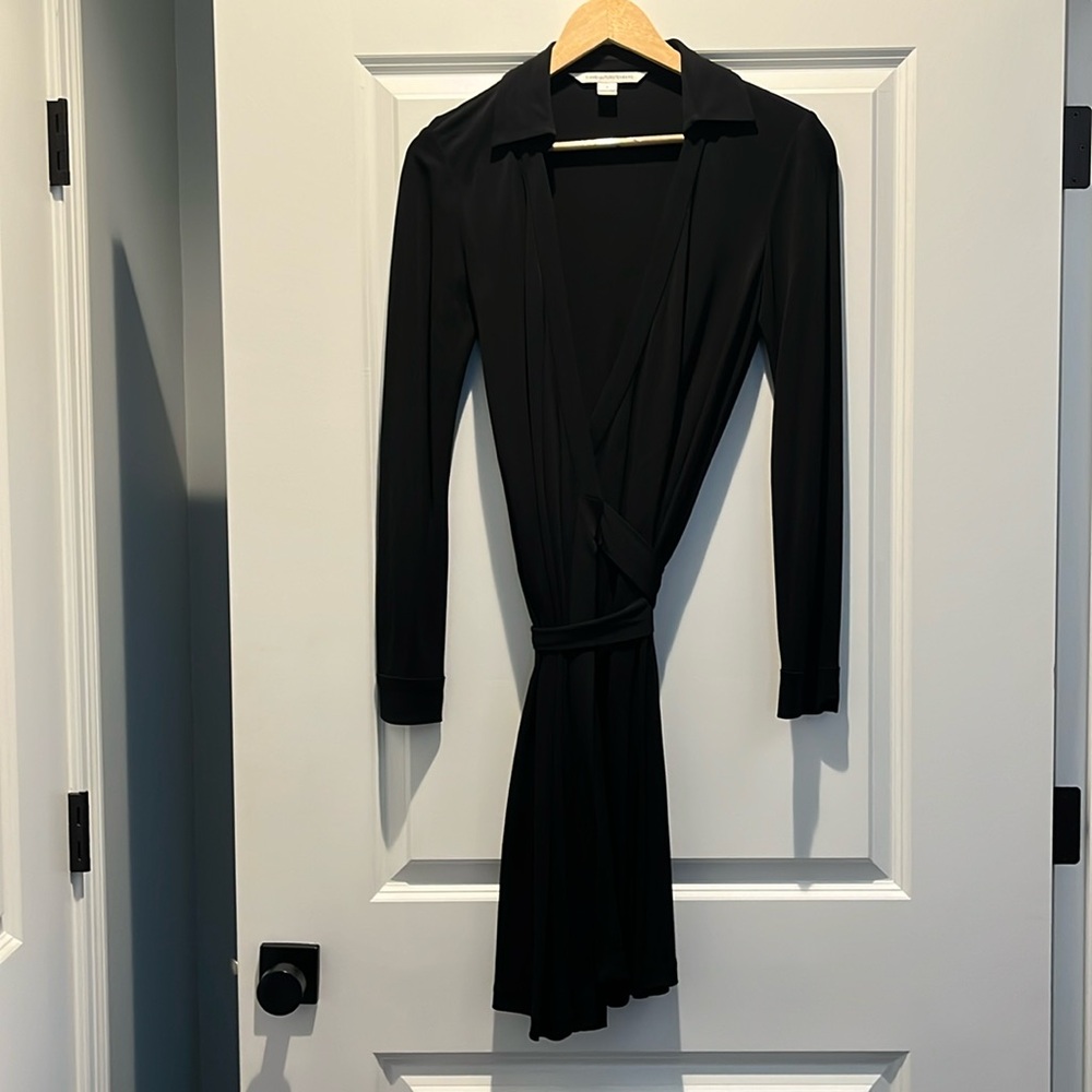 EUC- never worn Diane vin Furstenberg wrap dress. Size US 6. 100% Rayon